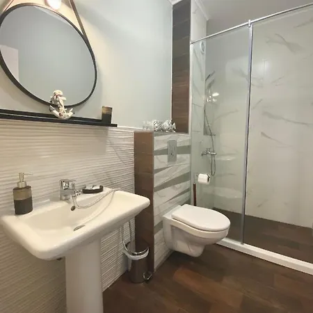 公寓 In Complex Panorama *