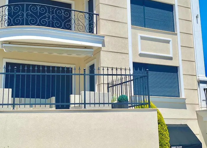 Apartment In Complex Panorama *